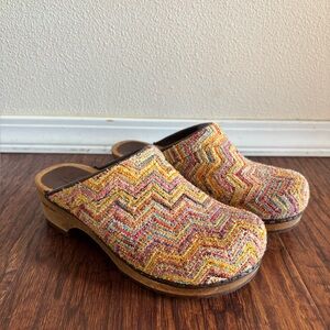 Sanita Colorful Zigzag Patterned Clogs Sz 37